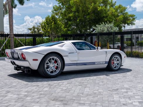 Used 2005 Ford GT RWD image 3