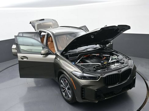 New 2026 BMW X5 xDrive50e w/ M Sport Package AWD/4WD image 43