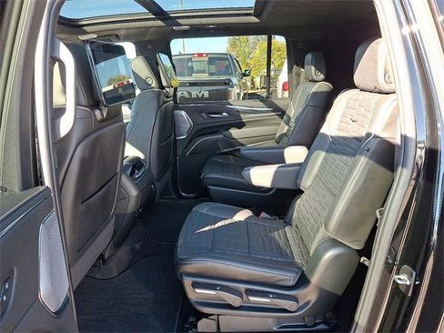 Certified 2024 Cadillac Escalade ESV Sport Platinum image 8