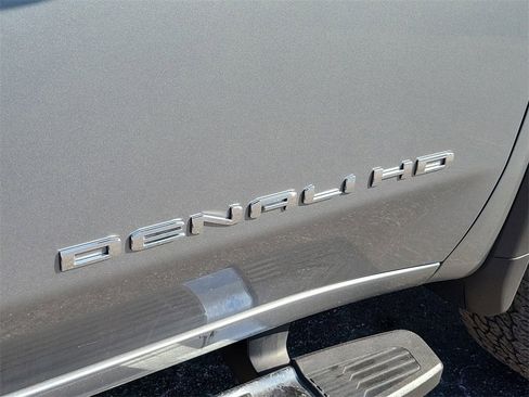 Used 2025 GMC Sierra 2500 Denali w/ Technology Package image 9