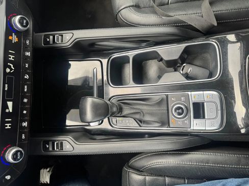 Used 2020 Kia Telluride SX w/ SX Prestige Package image 18