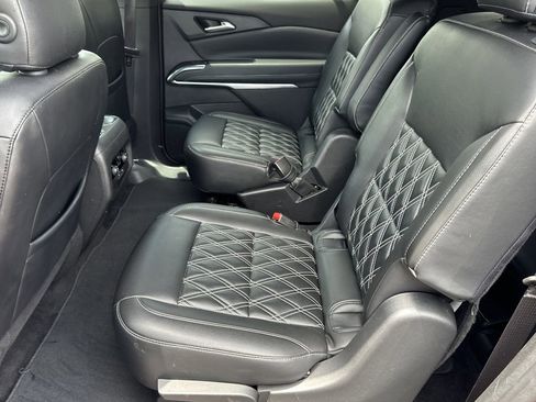 Used 2024 Chevrolet Traverse LT FWD image 15