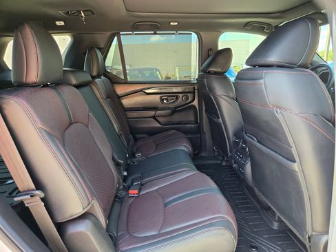 Used 2025 Honda Pilot Black Edition image 25