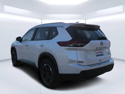 Used 2024 Nissan Rogue SV w/ SV Premium Package FWD image 5