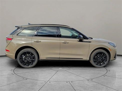 New 2026 Lincoln Corsair Premiere image 10