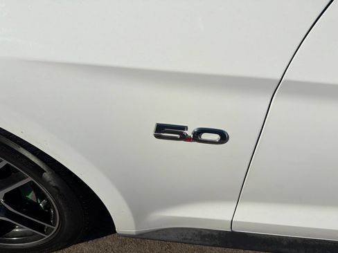 Used 2019 Ford Mustang GT RWD image 2