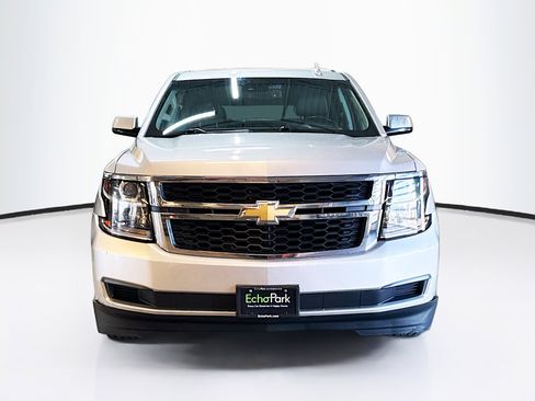 Used 2019 Chevrolet Suburban LT image 2