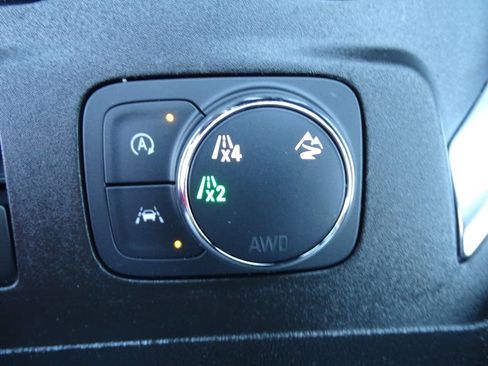 Used 2023 Chevrolet Traverse AWD LS w/ Safety Package image 31
