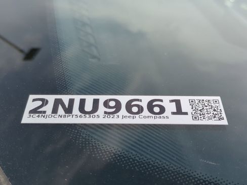 Used 2023 Jeep Compass Limited image 33
