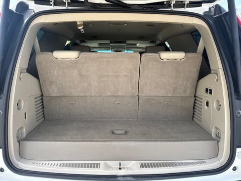 Used 2017 Cadillac Escalade Premium Luxury AWD/4WD image 35