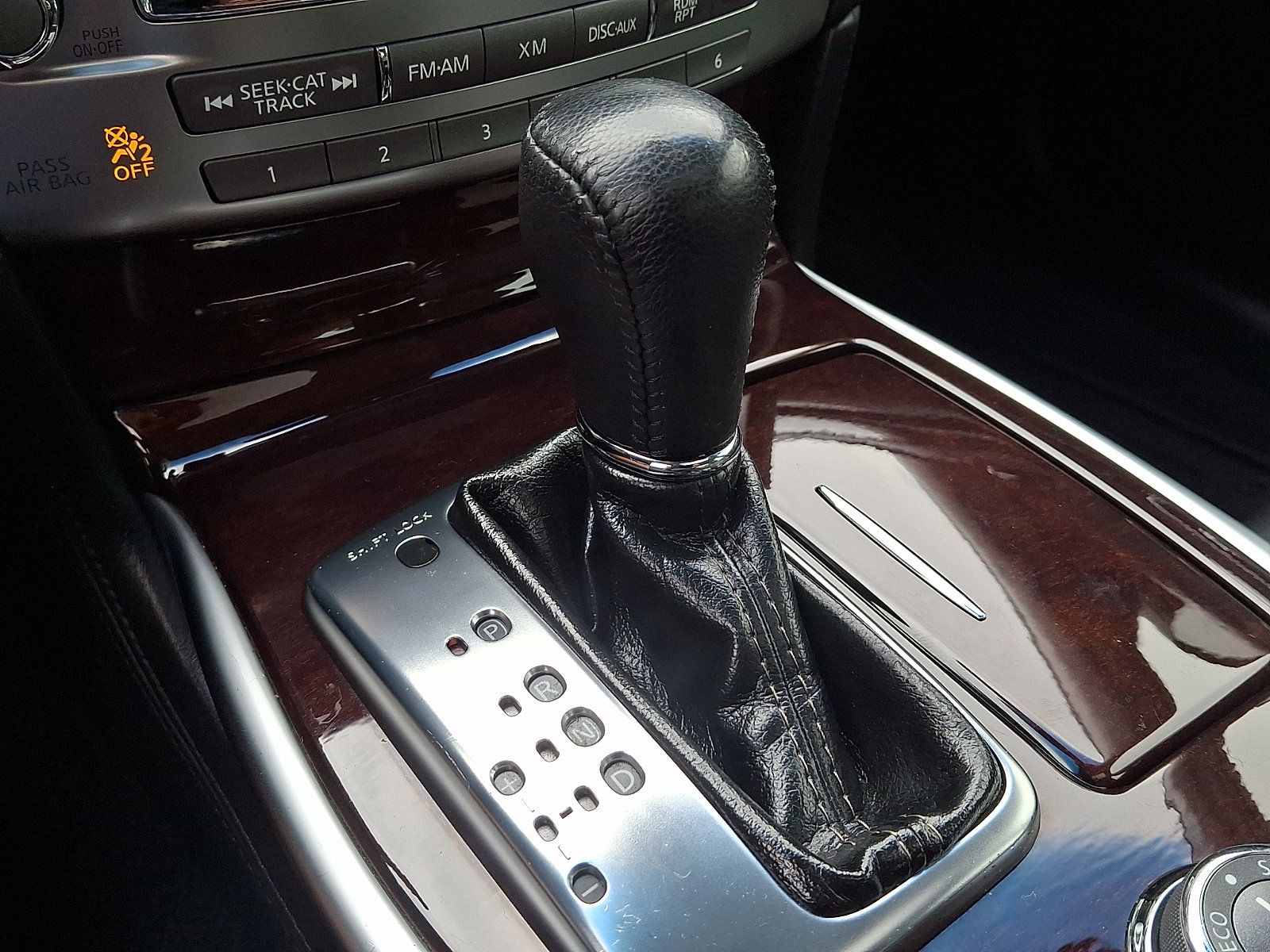 Used 2015 INFINITI Q70 3.7 AWD/4WD image 18