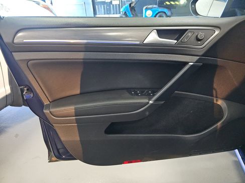 Used 2017 Volkswagen e-Golf SEL Premium image 8