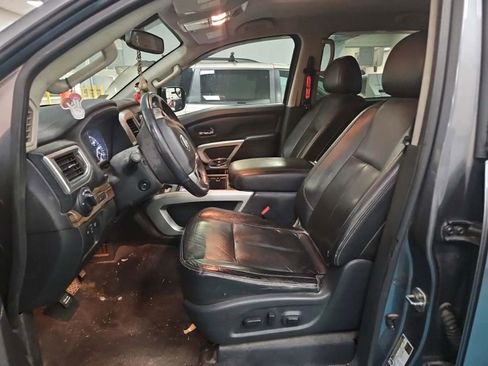 Used 2018 Nissan Titan SL image 7