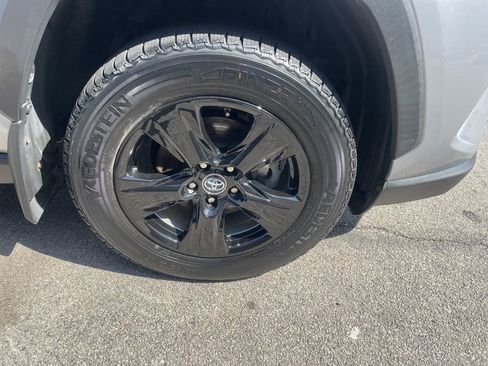 Used 2019 Toyota RAV4 XLE w/ Convenience Package image 11