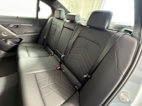 New 2026 BMW 550e xDrive image 28