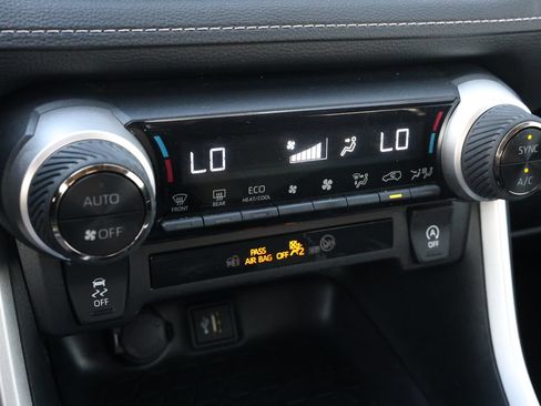 Used 2025 Toyota RAV4 XLE FWD image 20