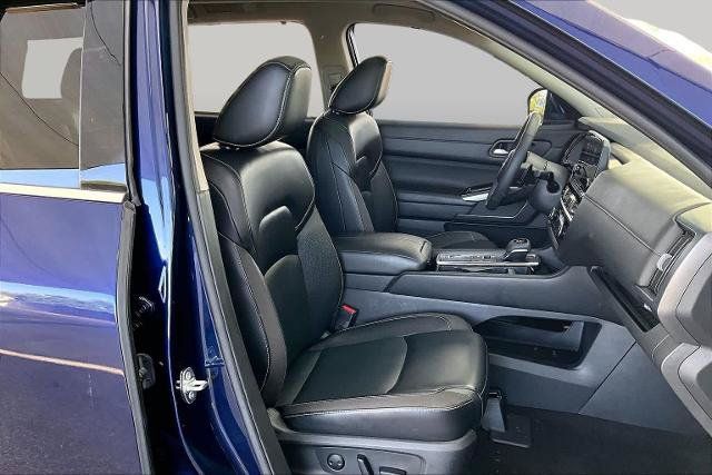 Certified 2023 Nissan Pathfinder SL w/ SL Premium Package FWD image 9