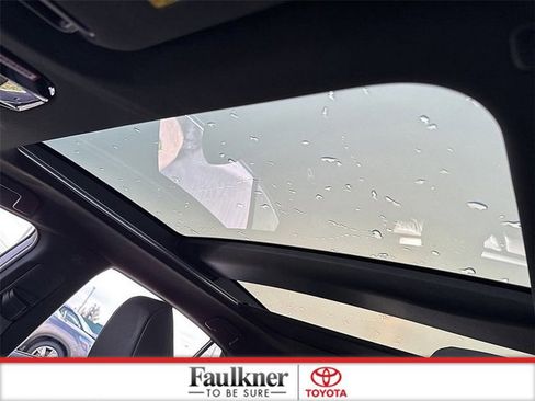 Used 2023 Toyota Venza Limited image 22