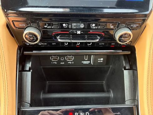Used 2025 Jeep Grand Cherokee L Summit AWD/4WD image 18