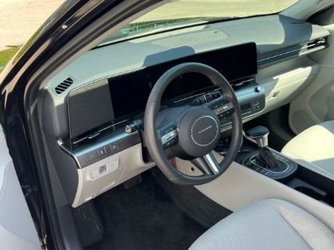 Used 2025 Hyundai Kona SEL image 12