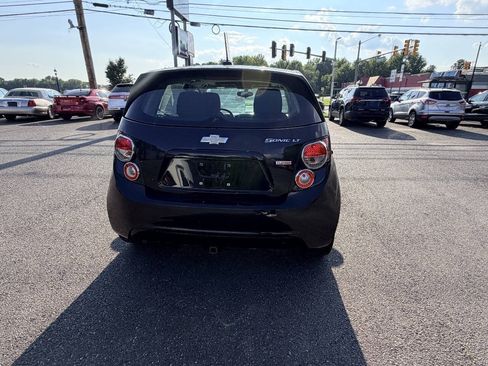 Used 2016 Chevrolet Sonic LT w/ Fun and Sun Package FWD image 9