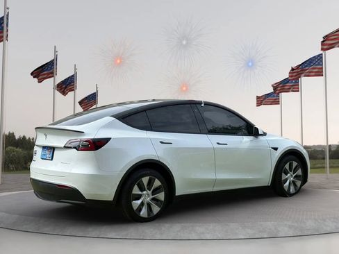 Used 2022 Tesla Model Y Long Range image 7