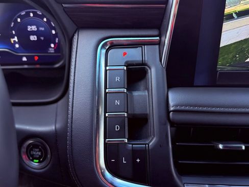 Used 2024 Chevrolet Suburban LT image 16