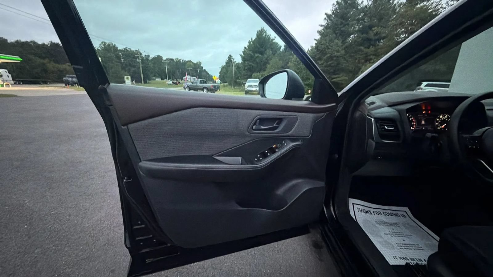 Used 2021 Nissan Rogue S AWD/4WD image 10