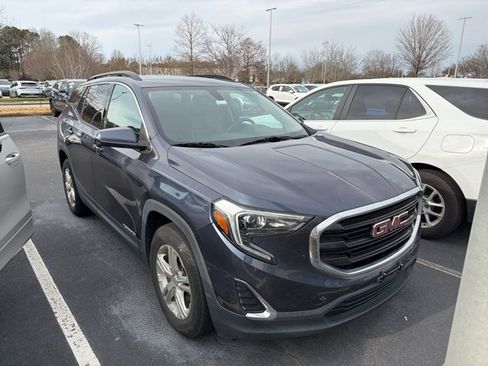 Used 2019 GMC Terrain SLE w/ Driver Convenience Package image 2