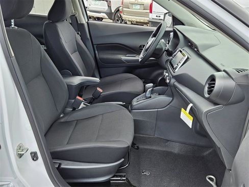 New 2025 Nissan Kicks Play S image 13