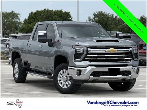 Used 2025 Chevrolet Silverado 2500 LTZ w/ LTZ Convenience Package AWD/4WD image 2