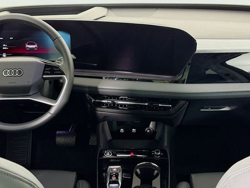 Used 2025 Audi Q6 e-tron Premium Plus image 17