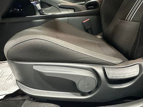 Used 2025 Hyundai Elantra Sport image 12
