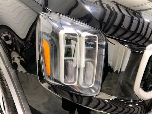 Used 2024 Kia Telluride EX w/ EX Captain's Chair Package AWD/4WD image 29