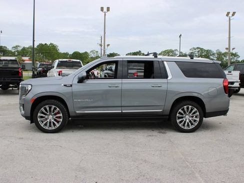 Used 2021 GMC Yukon XL Denali w/ Denali Premium Package AWD/4WD image 6