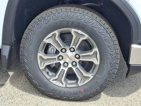 New 2026 GMC Sierra 1500 SLT w/ SLT Convenience Package image 9