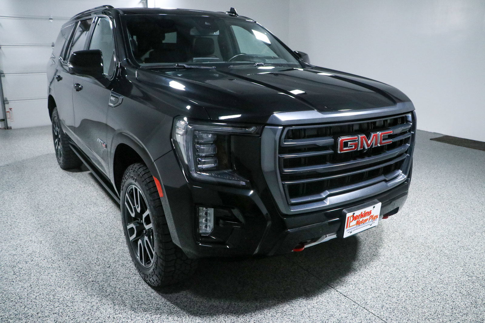 Used 2024 GMC Yukon AT4 w/ Technology Package AWD/4WD image 5