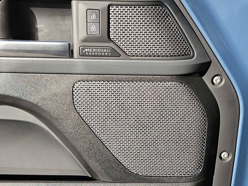 Used 2023 Land Rover Defender 90 X-Dynamic SE image 31