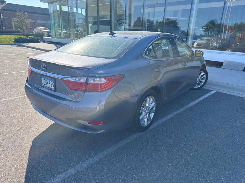 Used 2013 Lexus ES 300h w/ Luxury Pkg FWD image 2