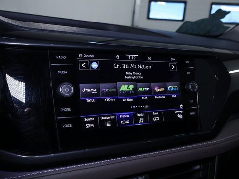 Used 2022 Volkswagen Taos SEL image 32