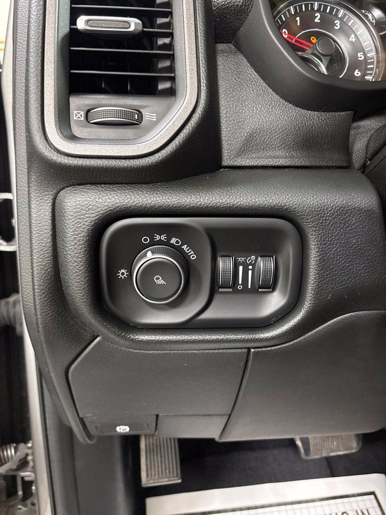 Used 2019 RAM 2500 Tradesman AWD/4WD image 11