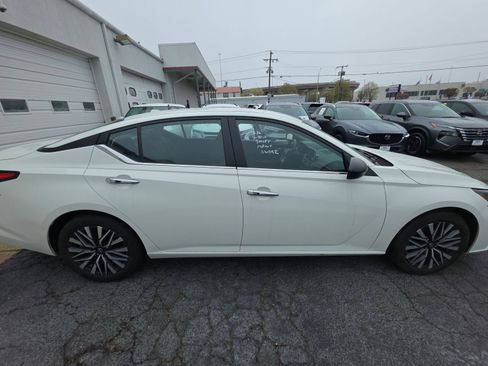 Used 2025 Nissan Altima 2.5 SV image 8