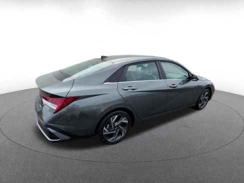 Used 2025 Hyundai Elantra Limited FWD image 15