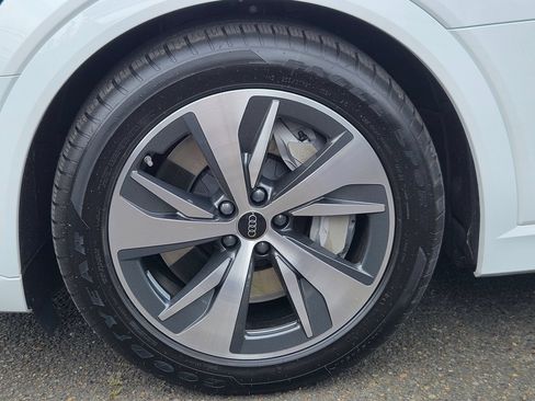 Used 2024 Audi Q8 e-tron Premium Plus AWD/4WD image 32