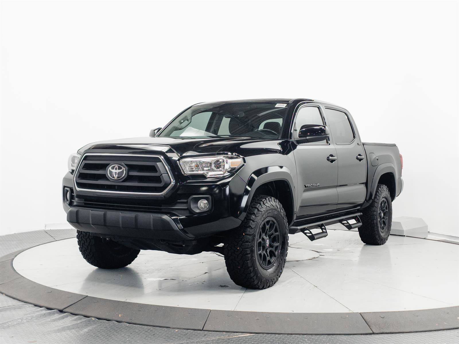 Used 2021 Toyota Tacoma SR5 AWD/4WD image 3