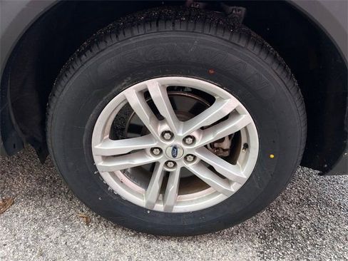 Used 2024 Ford Explorer XLT w/ Equipment Group 202A image 21