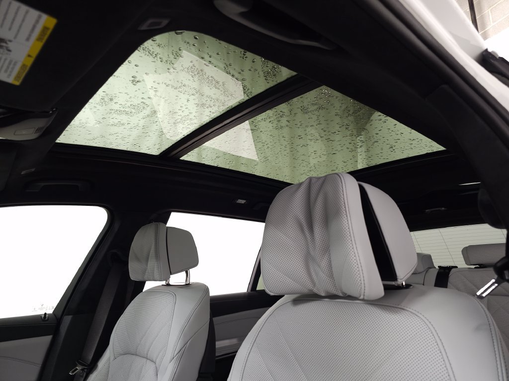Used 2026 BMW X7 xDrive40i w/ Premium Package AWD/4WD image 13