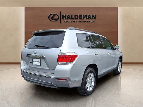 Used 2011 Toyota Highlander 4WD image 6