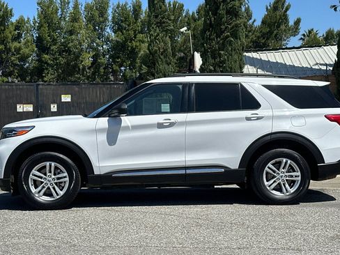 Used 2023 Ford Explorer XLT w/ Equipment Group 202A AWD/4WD image 7
