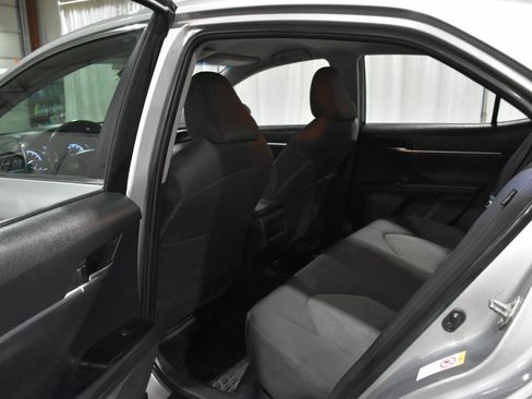 Used 2018 Toyota Camry LE FWD image 33